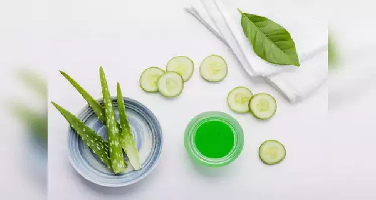 Aloe vera and cucumber mask, a natural face mask for sensitive skin types.