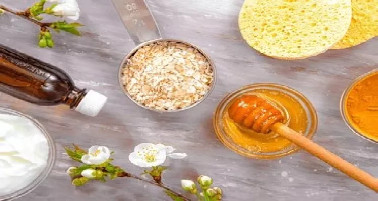 Chamomile and oatmeal mask, a natural face mask for all skin types.