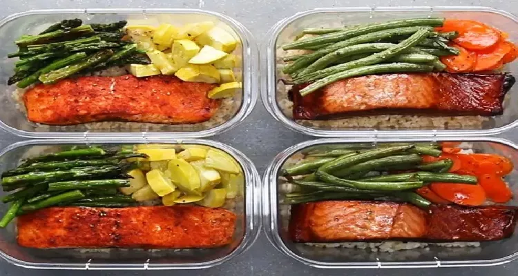 Low carb meal prep for controlling diabetes with salmon and veggies