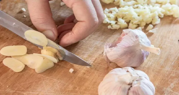 Roasted garlic, a flavorful superfood to boost immunity.