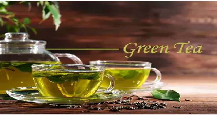 A serene scene of a steaming cup of green tea on a wooden table, surrounded by fresh tea leaves, highlighting green tea’s antioxidant power