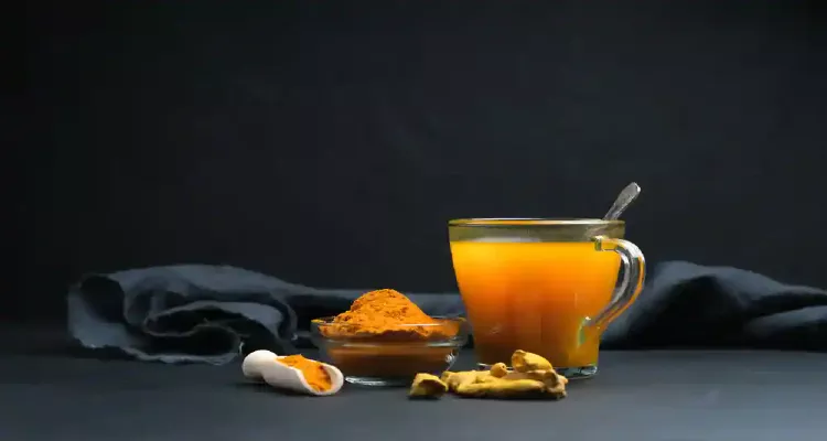 Golden turmeric tea for joint pain relief in the elderly