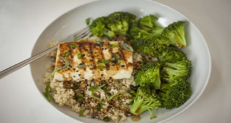 Balanced diet, a healthier alternative to detox diets for wellness.