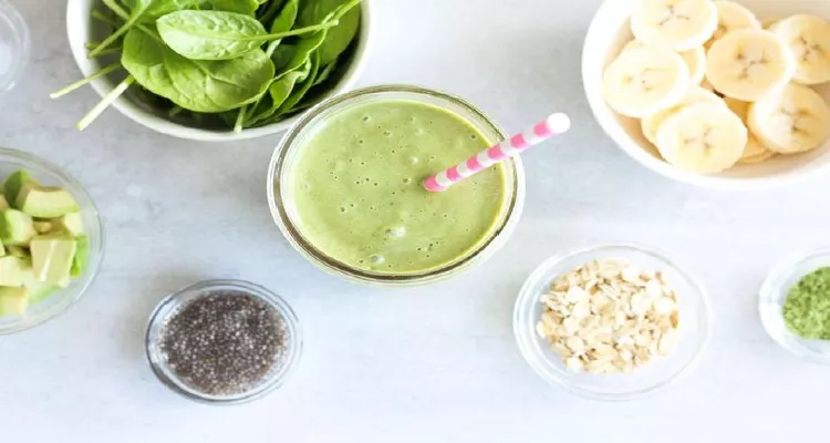 Easy moringa smoothie recipe for your natural health.